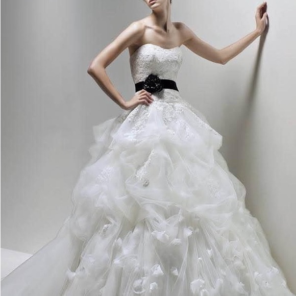 Wedding dress Enzoani Farlow - Picture 2 of 4